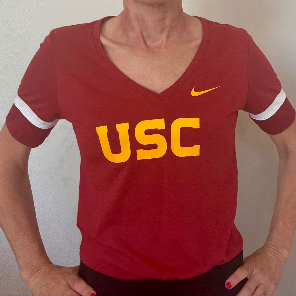 Nike USC V-neck t-shirt, Size Small